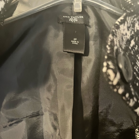 Ann Taylor Wool Blend Velvet Textured Button
Front Blazer Jacket Size 2P - Picture 3 of 6